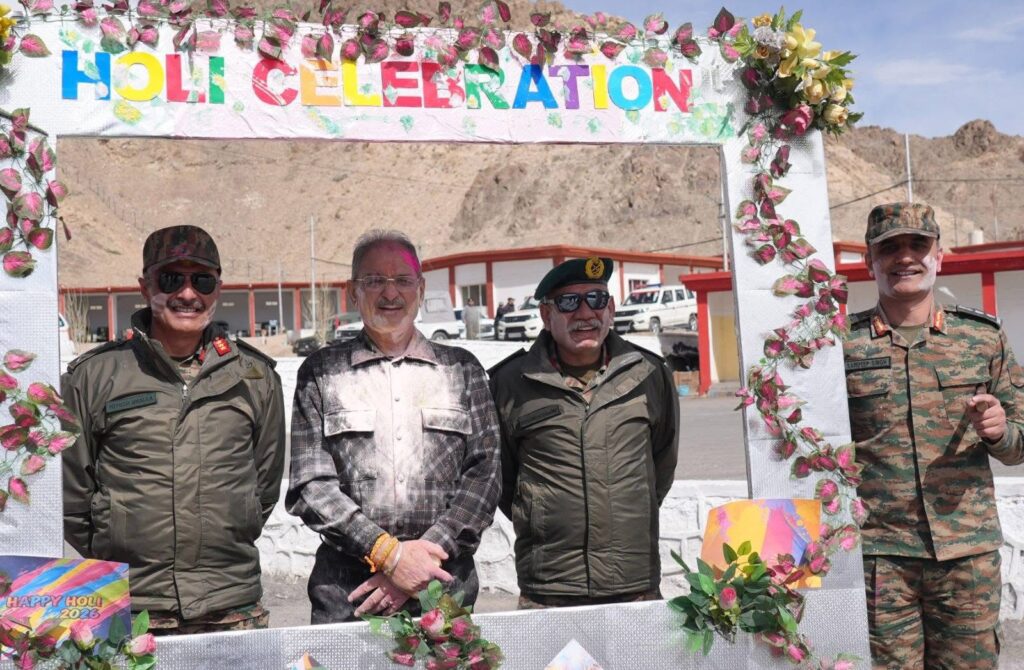 LG Shri Kavinder Gupta celebrates Holi with Army Jawans