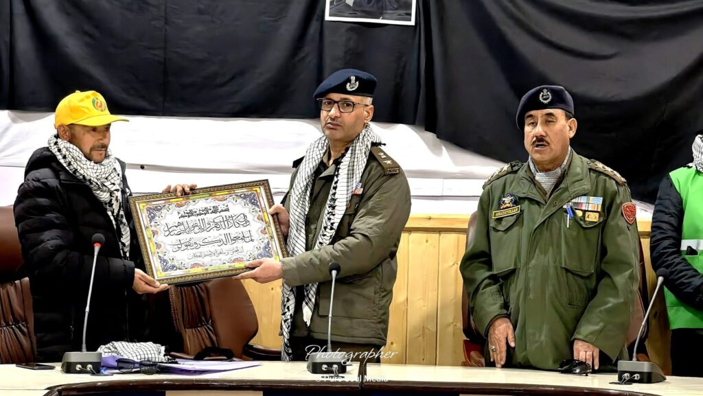 Ladakh Police Officials Meet Baseej-E-Imam Volunteers, Commend Peaceful Mourning Processions