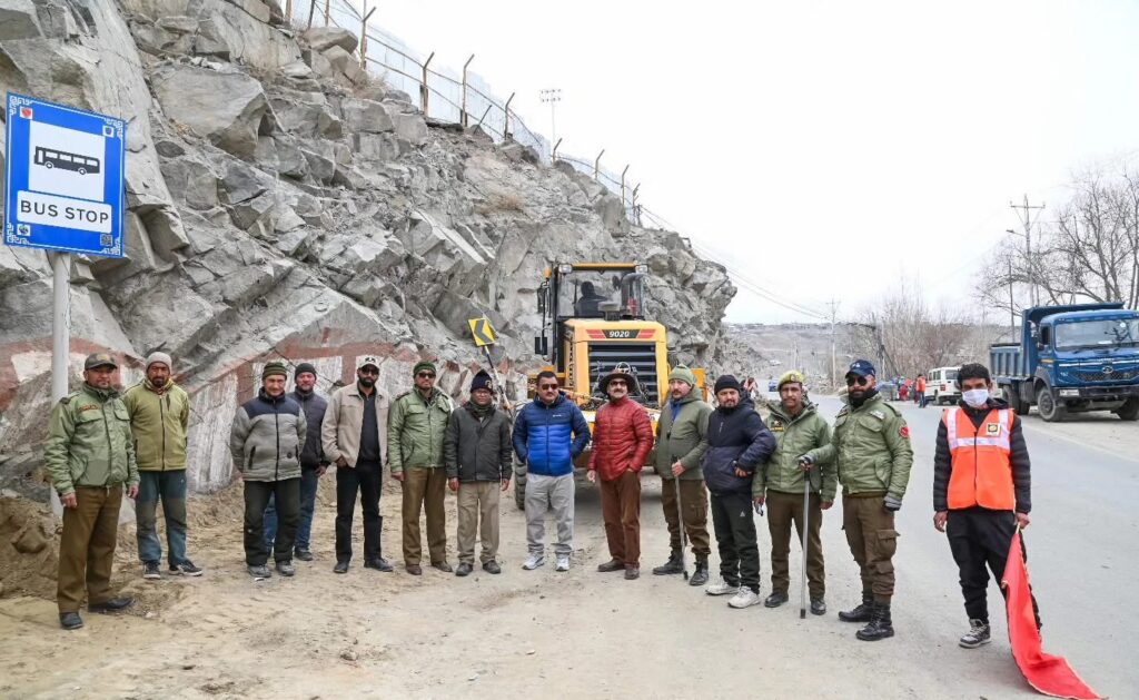 ADC Kargil Leads Road Clearance Drive from Iqbal Bridge to Pashkum