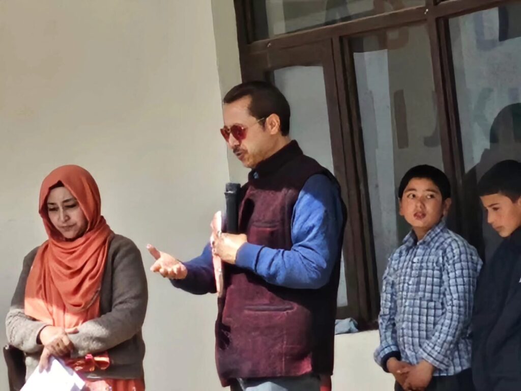 Director, School Education takes stock of functioning of schools in Kargil