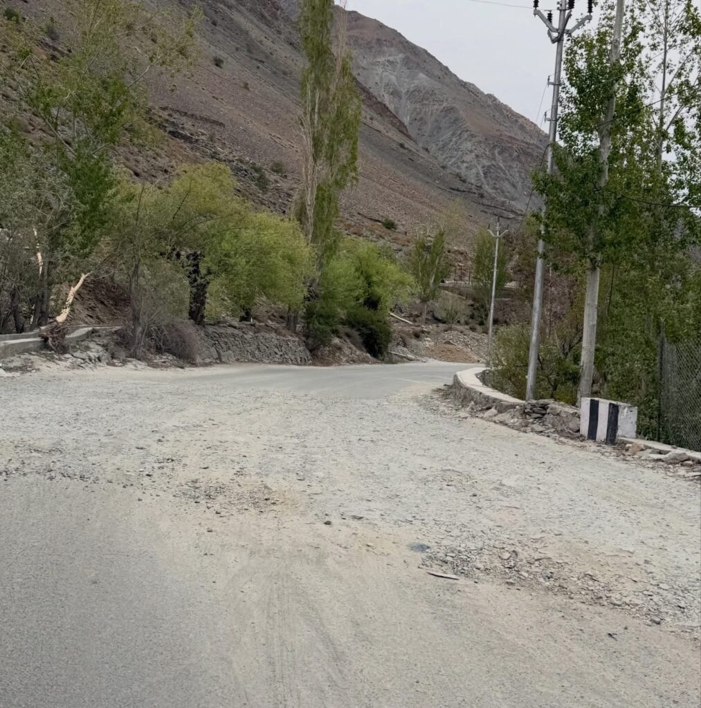 Baroo – Sankoo National Highway in Poor Condition Despite Repeated Appeals; Cleric Urges Immediate Action