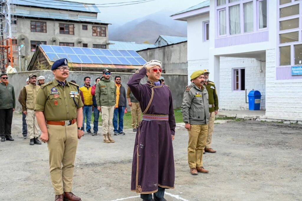 DC Drass Imteeaz Kacho and SP Drass Ishtiyaq Ahmed Kacho Assume Charge; Receive Grand Public Welcome