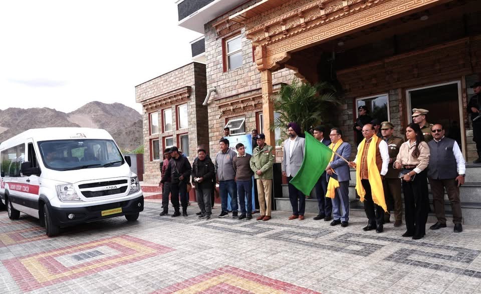 L-G Vinai Kumar Saxena flags off fleet of luxury coaches to strengthen public transport in Ladakh