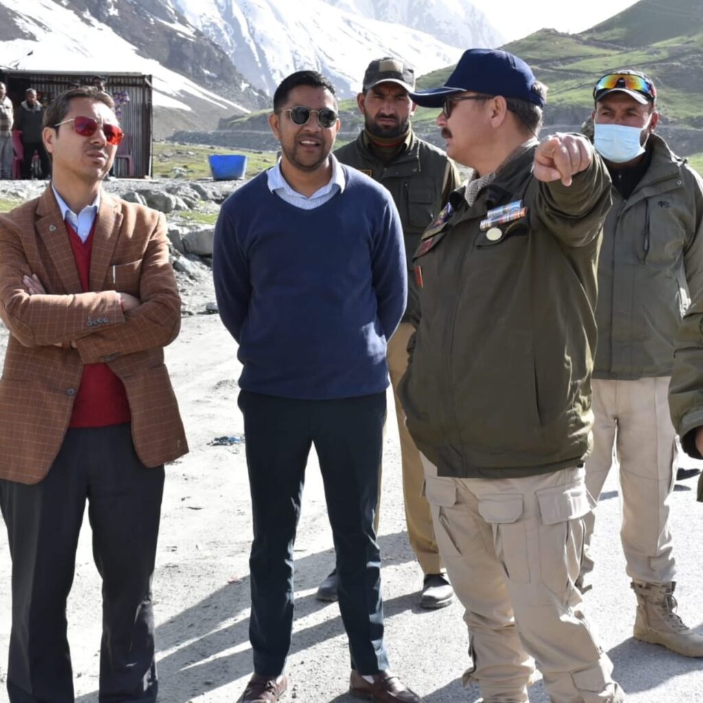  DC and SP Drass visit Zojila Axis along with SDM and other officials
