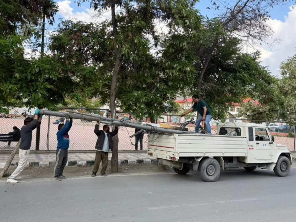 Massive Beautification Drive Continues in Kargil; Over 70 Unused Poles Removed in Three Days