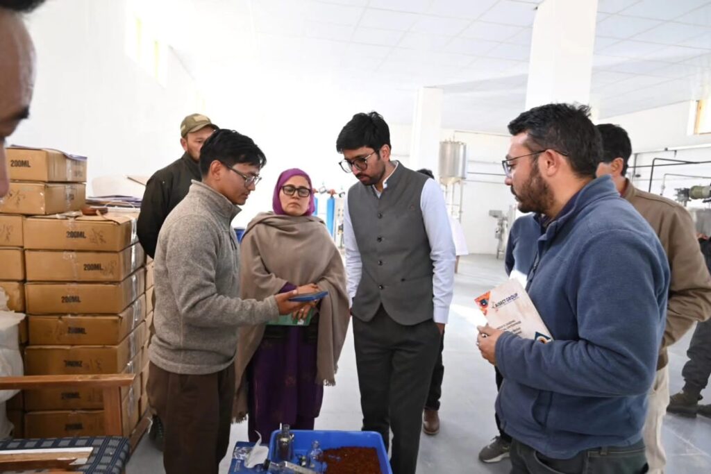 DC Kargil Visits Entrepreneurship and Processing Units at Kurbathang and Chanigund, Assures Support to Local Startups and Artisans