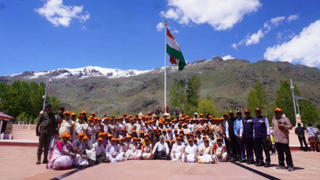  Veer Naris, Ex-Servicemen and Children Visit Kargil War Memorial in Drass