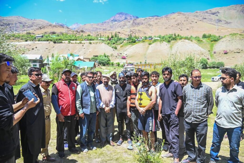 CEC Kargil Visits Search and Rescue Operation Site Near Drass, Commends Volunteers and Agencies for Their Dedicated Efforts