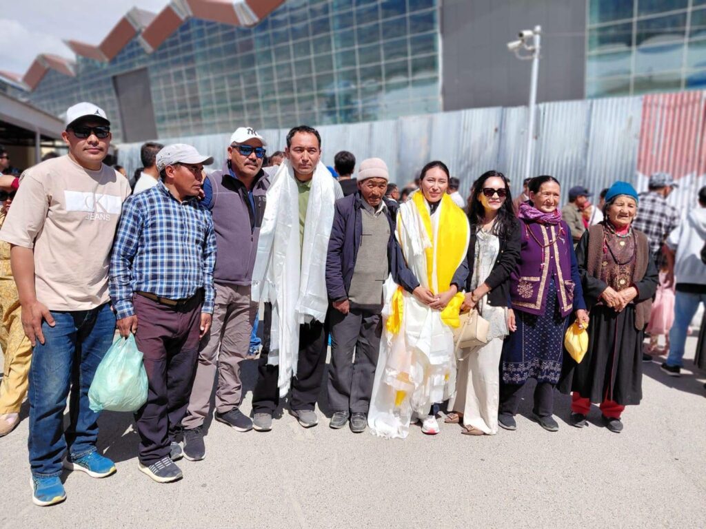  Mulbekh Villagers Felicitate Mount Everest Summiteer Kunzang Lhamo