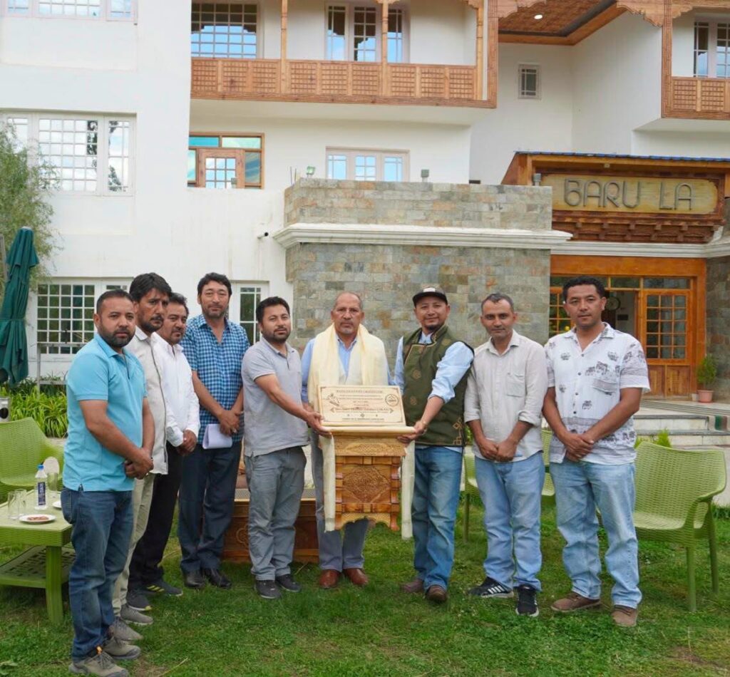 Ladakh Ski & Snowboard Association felicitates retiring Joint Director YSS, Tahir Hussain Zubdavi